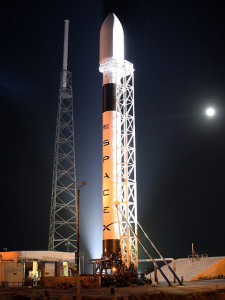 SpaceX a également réussi à faire atterrir son lanceur 20080111_nightbacklit-225x300 