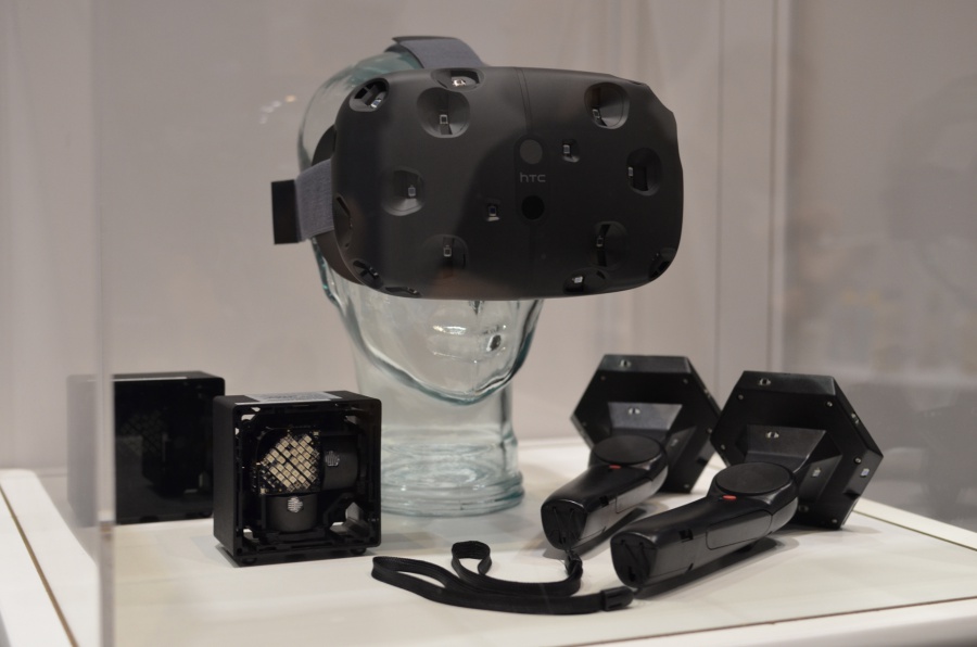 HTC Vive : Le casque virtuel sortira en avril prochain htc-vive4 